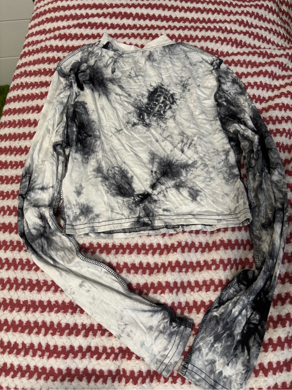 Tie-Dye Long Sleeve Crop Top - Black and White